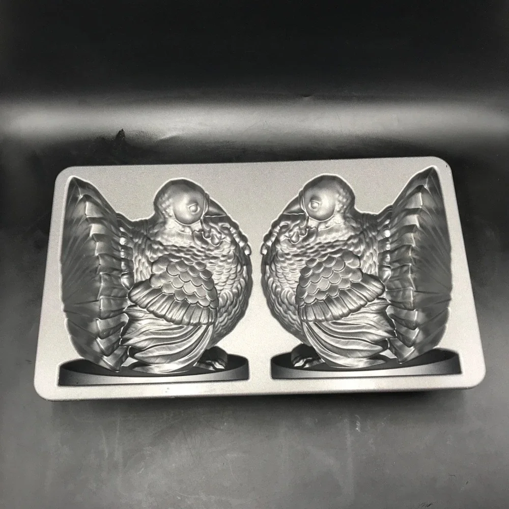 Nordic Ware Thanksgiving Turkey Cake Pan 10 Cup 2.4 Liters Dressing Stuffing Pan